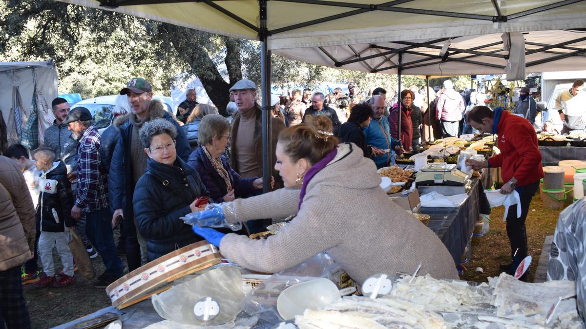 Parades i molt ambient al Pla de les Alzines, a la Fira de Reis de Montclar