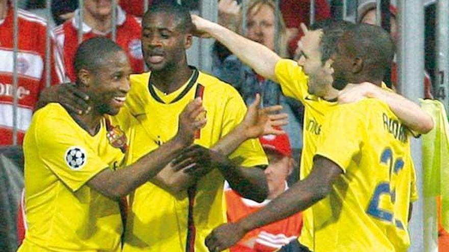 Touré, Iniesta y Abidal celebran con Keita el gol del Barcelona en el Allianz Arena de Munich.