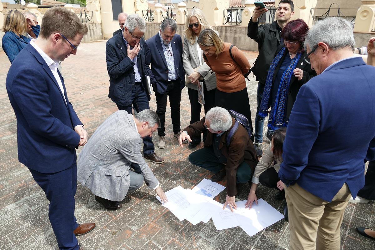 Joan Falgueras i Lluís Gratacós mostrant el projecte durant l'acte del passat abril en el terrat del Casino