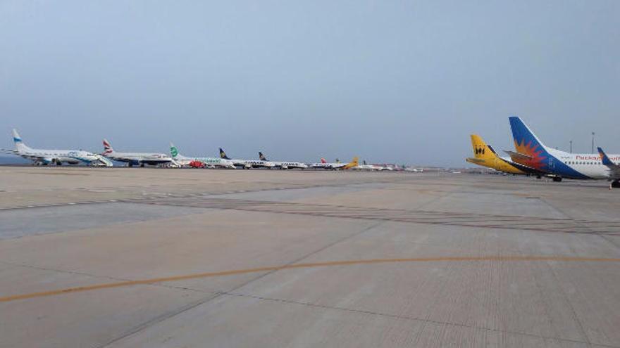 Los fuertes vientos en Lanzarote obligan a desviar más de veinte aviones