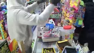 Dos detenidos por el atraco a punta de pistola en un bazar de Los Palacios que se hizo viral