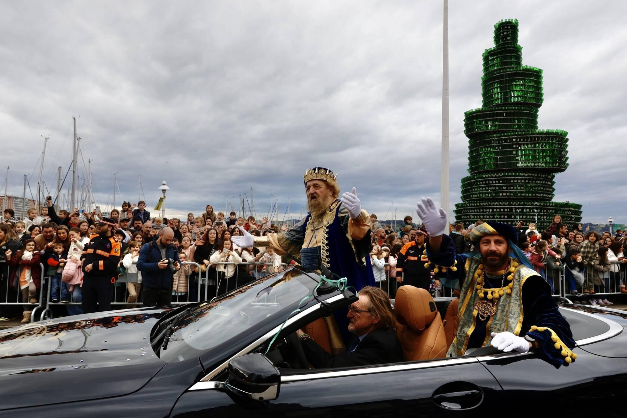 En imágenes: Los Reyes Magos desembarcan en Gijón