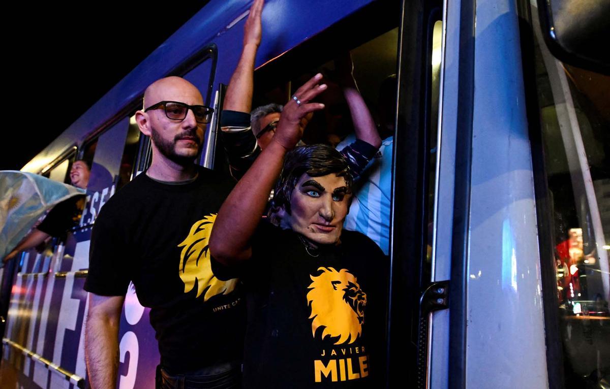 El ultraderechista Javier Milei se convierte en el nuevo presidente de Argentina