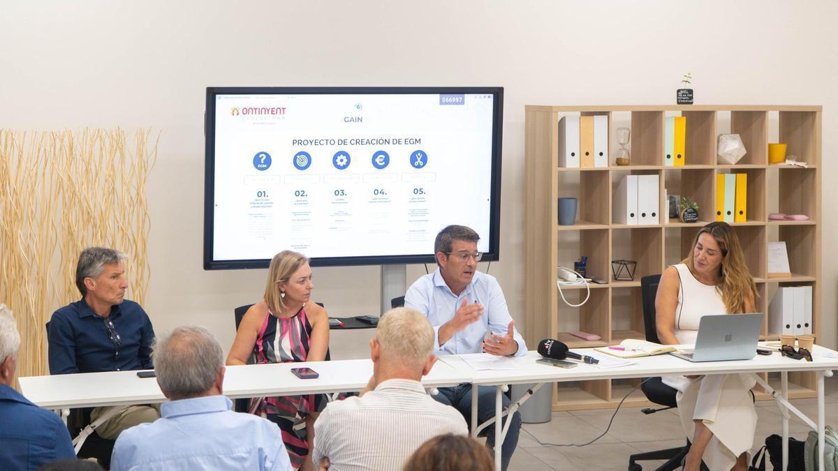 El alcalde de Ontinyent, la vicepresidenta de la diputación, el presidente de Coeval y la gerente de Gain Industriales.