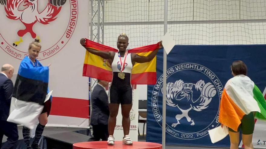 Shella Badaseraye ganó el Campeonato de Europa máster de halterofilia