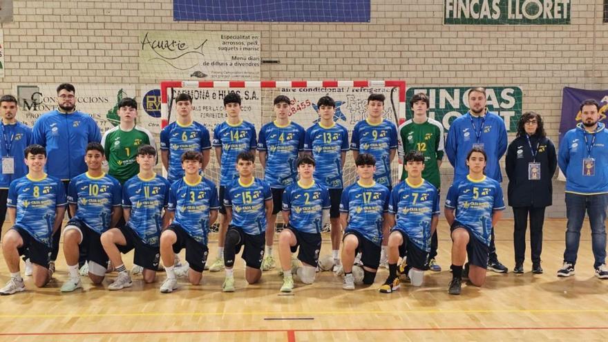 La selección cadete masculina: por la izquierda, de pie, Colomo, Cortina, Lucas Arias, Marco García, Marco Tirados, Javi López, Mauro, Joglar, Itzan, Rozada, Aida Maestro y Kiko; de rodillas, Xabel, Quiñones, Óscar, Javi Pastrana, Juandi, Héctor, Tuset, Nacho Pastrana y Aran Perianes. | FBMPA