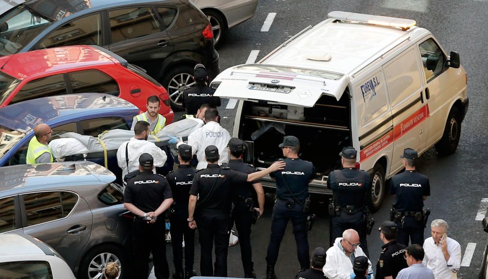 Muere apuñalado un policía cuando detenía al sospechoso del crimen de la maleta