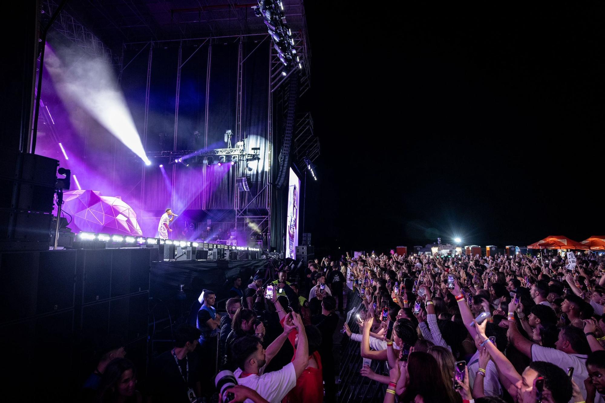 En imágenes | La Feria de Zaragoza se rinde al perreo con el reguetón de Myke Towers
