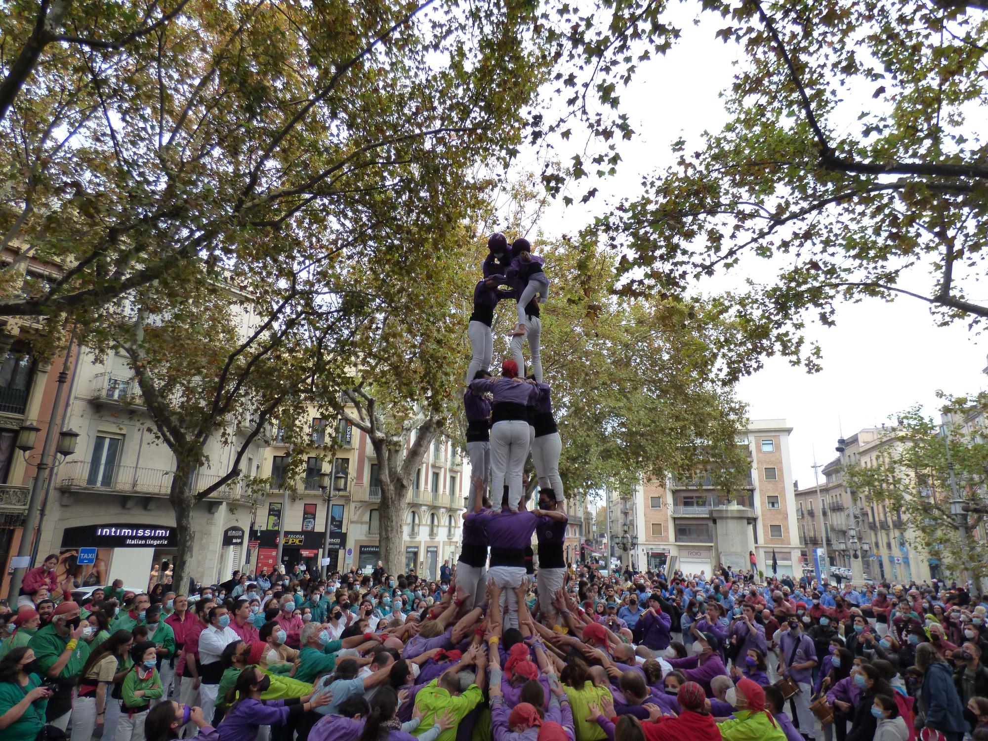 Onze colles castelleres es reuneixen a Figueres en la trobada de tardor de Colles del Nord