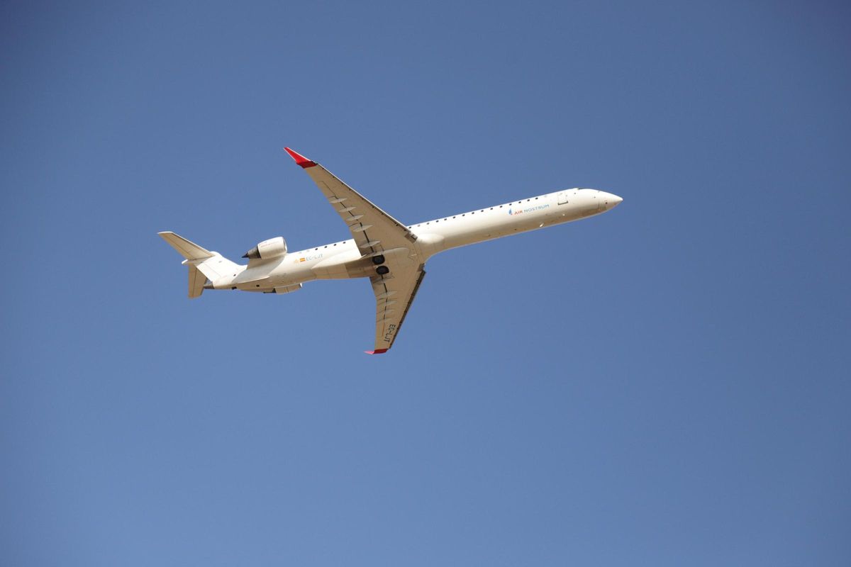 El AirNostrum de Córdoba a Mallorca sobrevuela Córdoba.