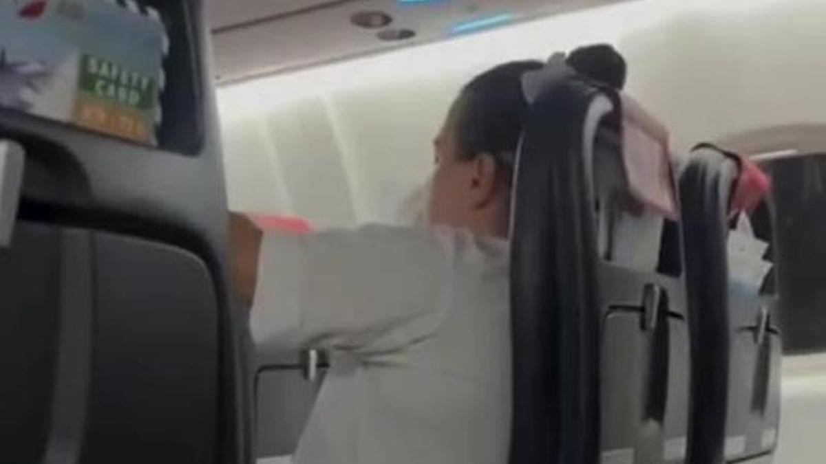 Excerpt from the video posted on social media aboard the plane during the flight.