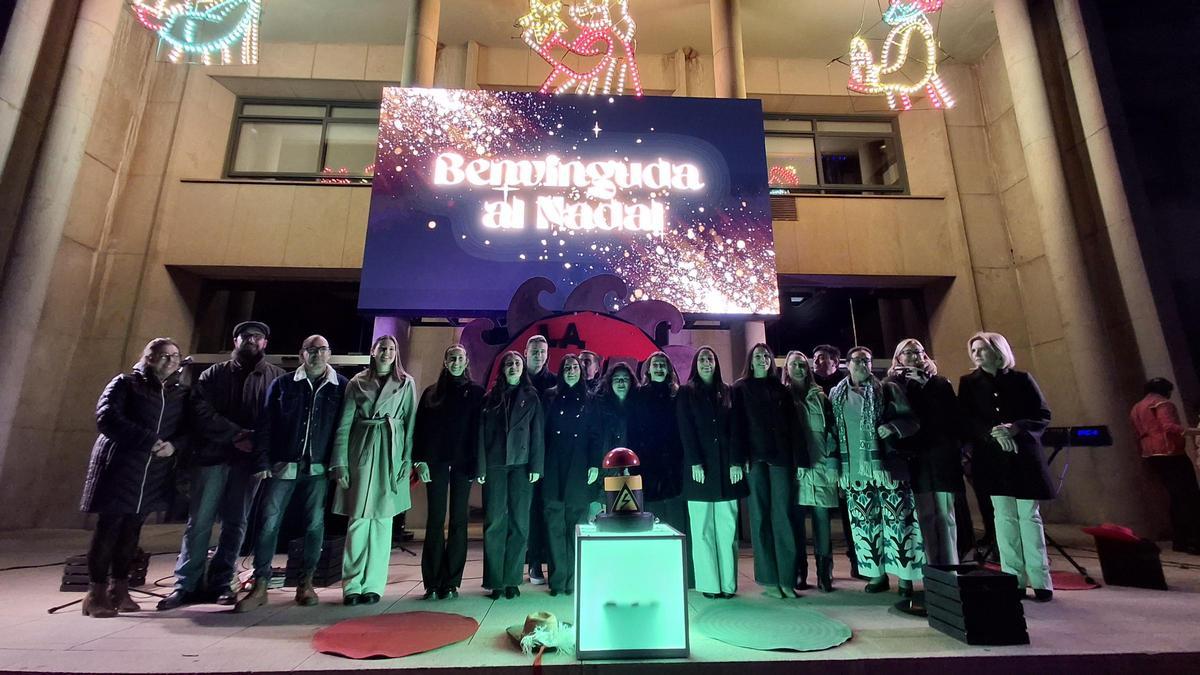 Foto de familia de la corporación municipal.