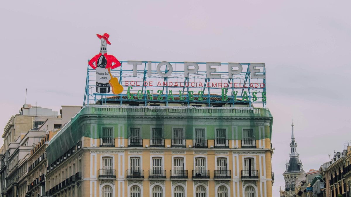 El famoso cartel de Tío Pepe en la Puerta del Sol de Madrid capital