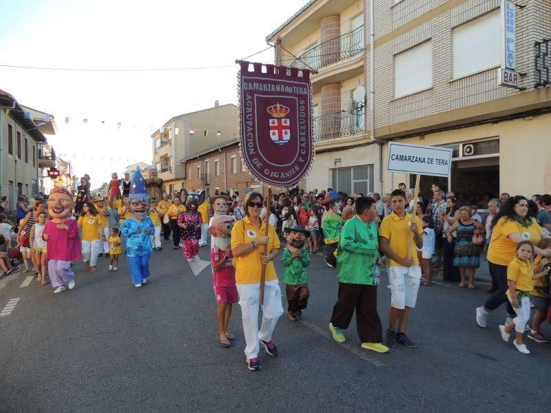 Gigantes y cabezudos en Camarzana de Tera