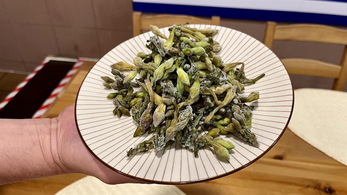 El exótico loroco, la flor comestible que Mamá Tere mete en sus arepas.