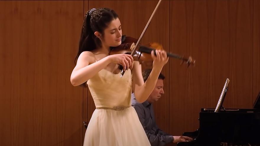 La violinista española María Dueñas gana el prestigioso concurso Yehudi Menuhin