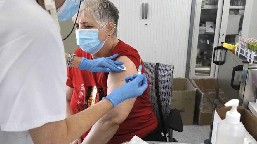 La vacunación de la gripe arranca con los primeros pacientes en los centros de salud