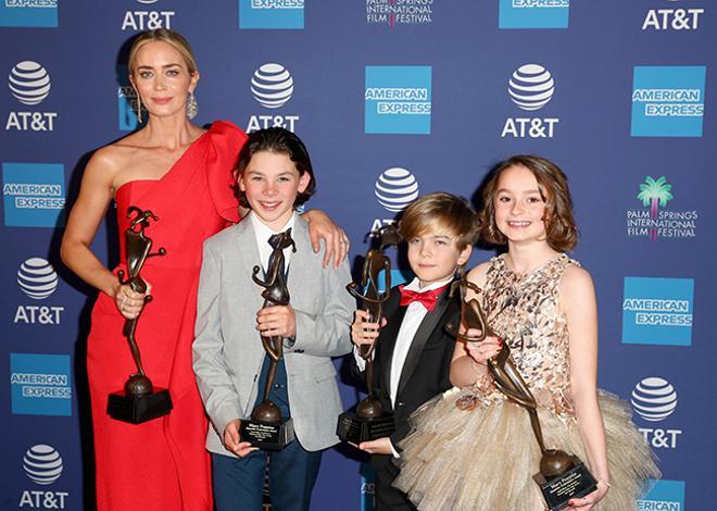 Emily Blunt, Nathanael Saleh, Joel Dawson y Pixie Daviesen el Festival de Cine de Palm Springs