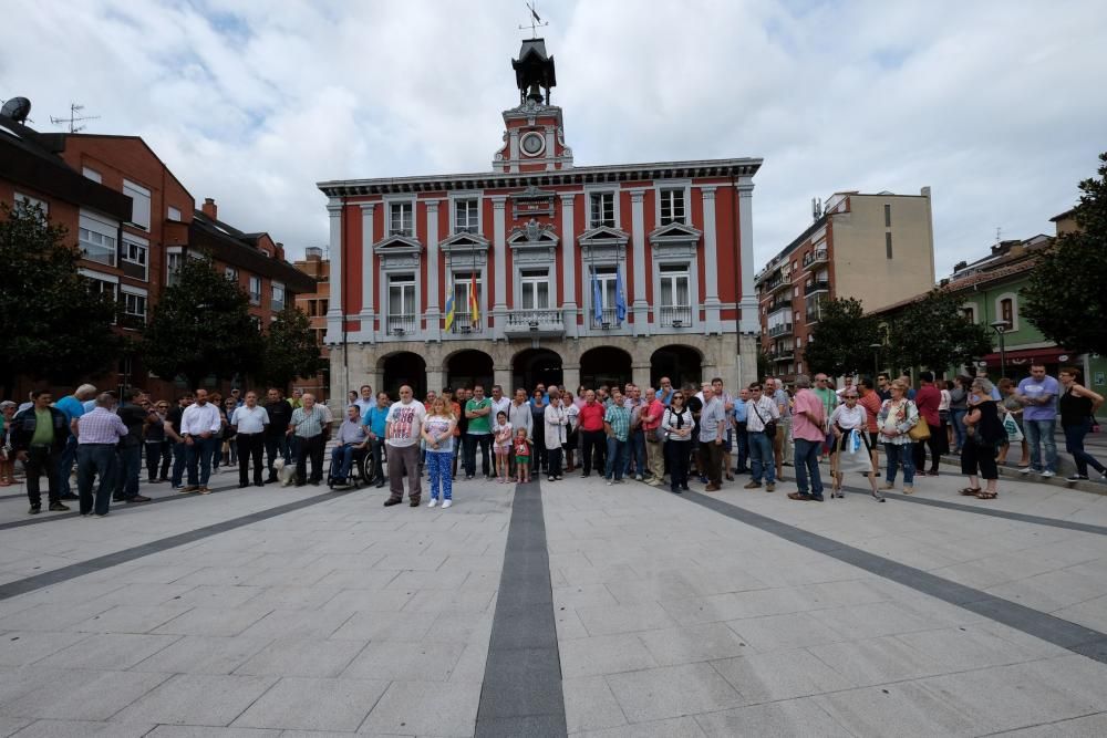 Minuto de silencio en Mieres