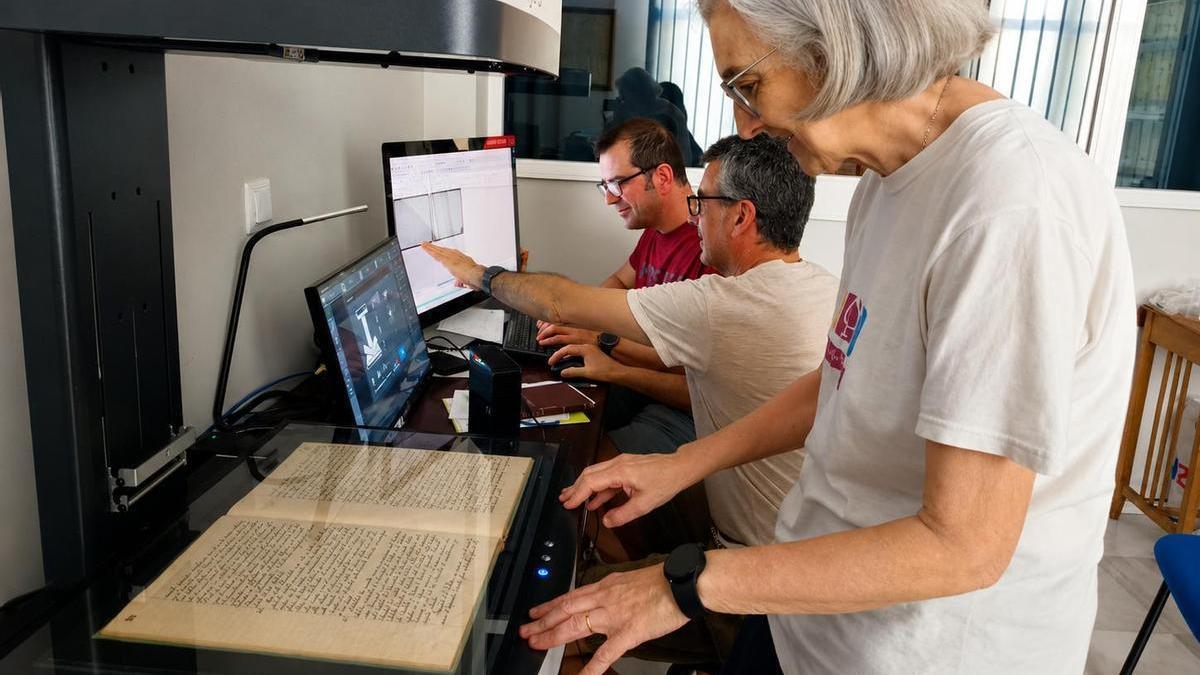 Proceso de digitalización de los documentos en Cabra.