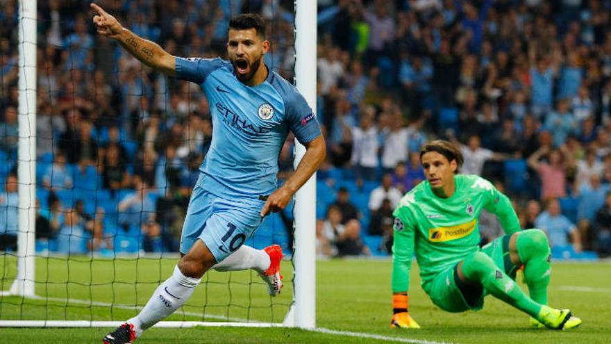 Agüero celebra un gol ayer.