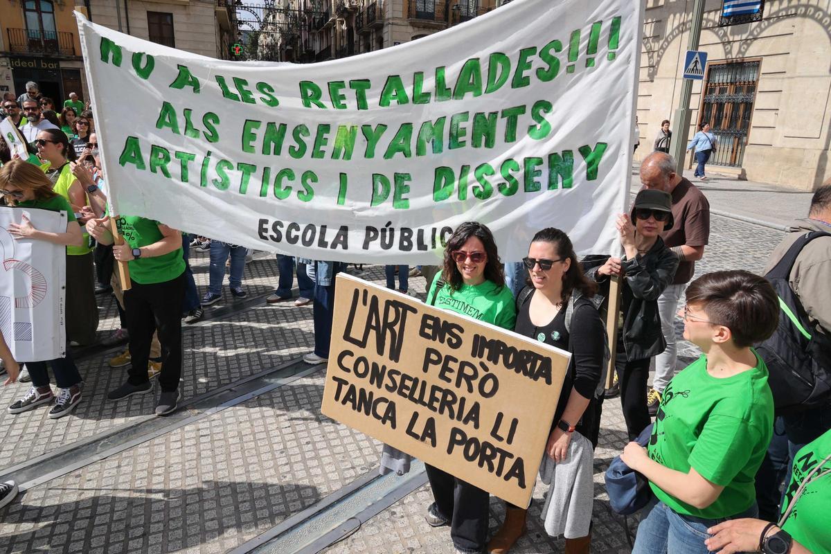 Imágenes de la concentración en Alcoy de la huelga educativa