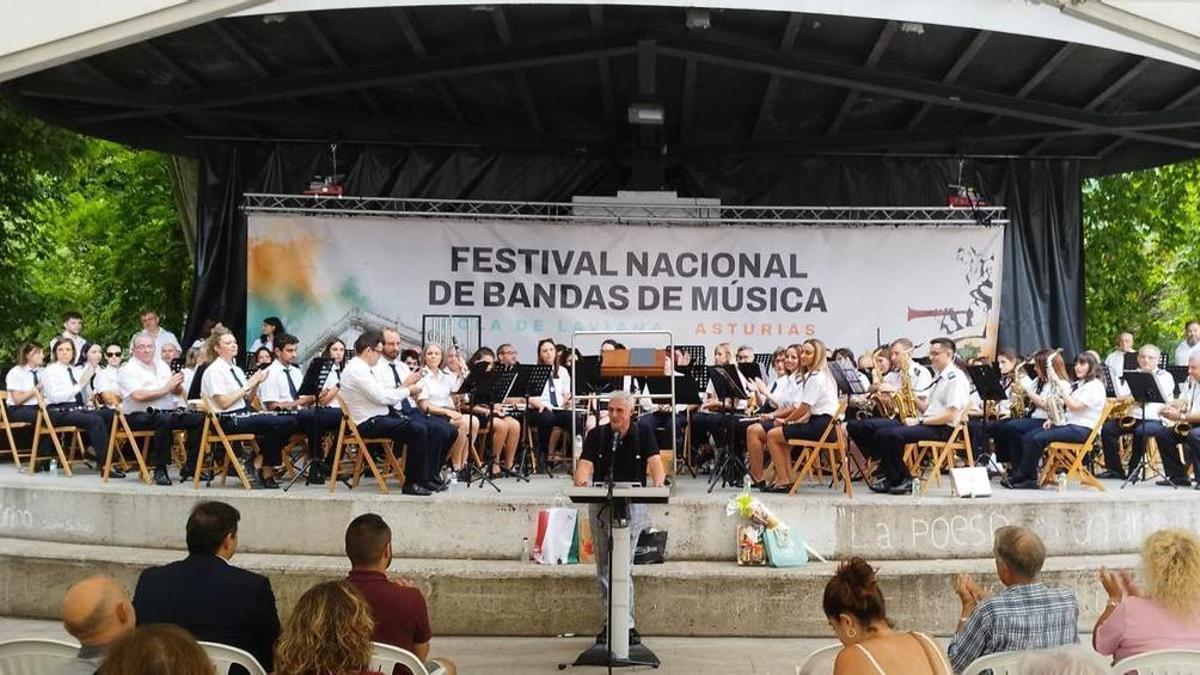 Los músicos de ambas bandas, justo antes del concierto.