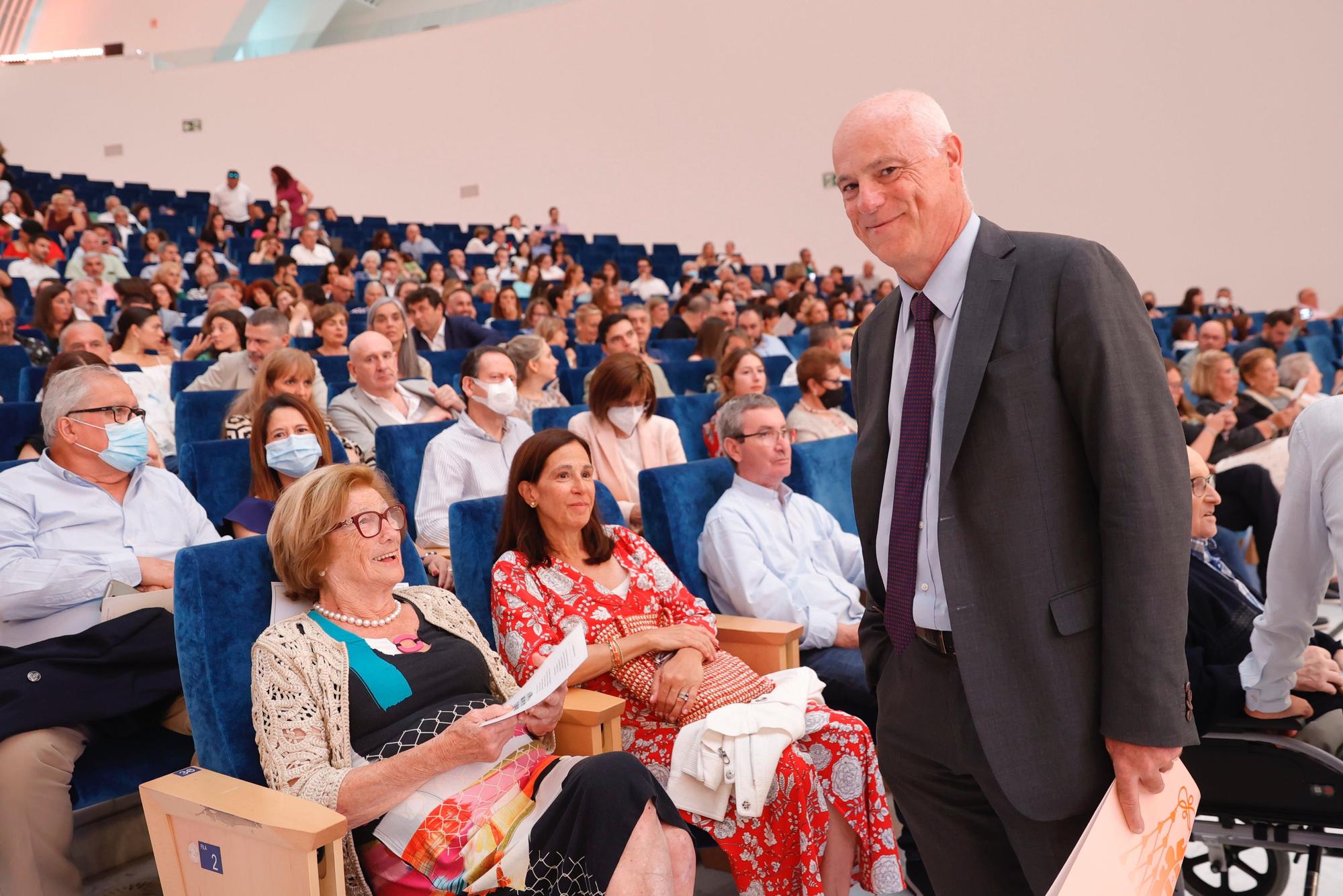 En imágenes: Así fue la graduación de Económicas a la que asistió José Manuel Campa, presidente de Autoridad Bancaria Europea