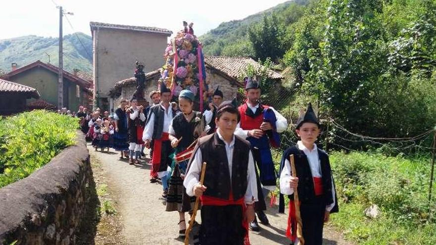 La procesión de San Roque en Llanu (Cangas de Onís).