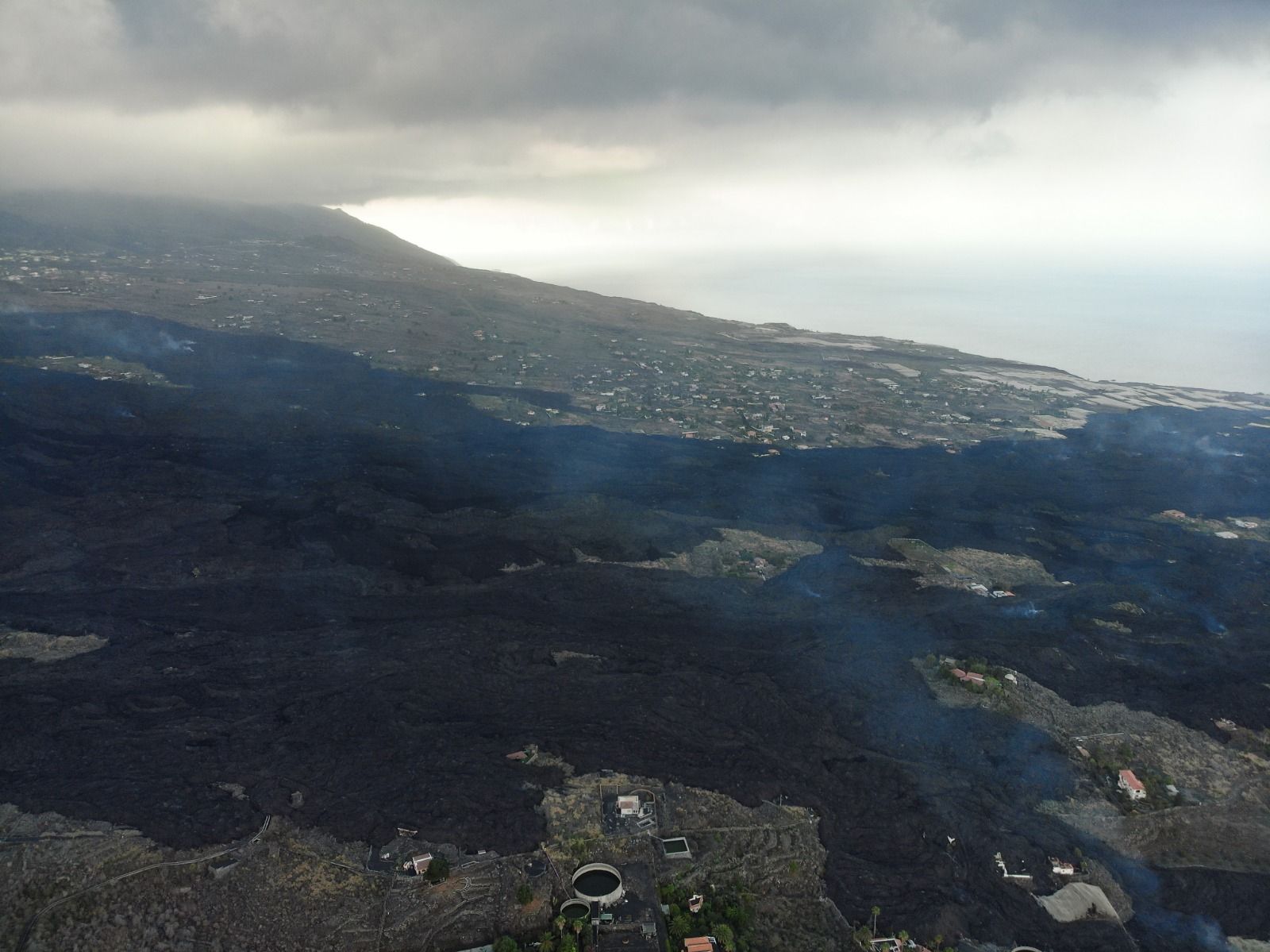 Avance de la colada del volcán hacia el mar esta mañana de lunes