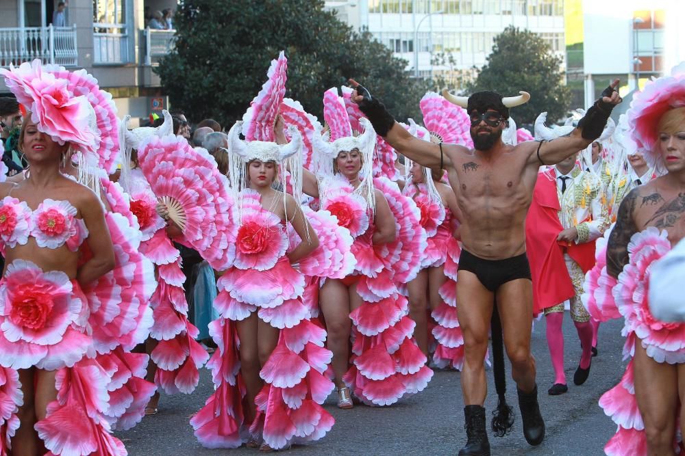 Las comparsas participantes en el desfile.