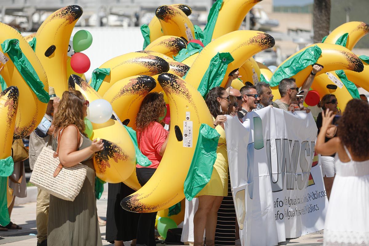 Manifestación en Ibiza para exigir la mejora del plus de residencia de los funcionarios