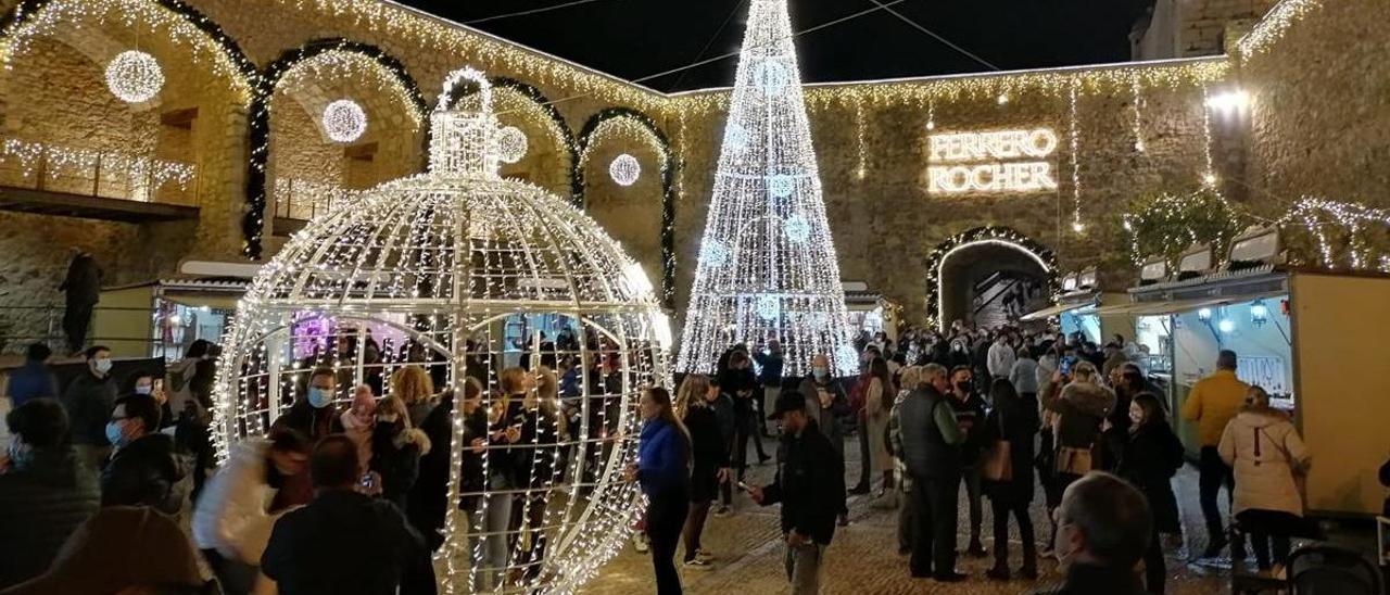 La plaza Santa María lució engalanada en las pasadas navidades con el espectacular alumbrado de Ferrero Rocher.