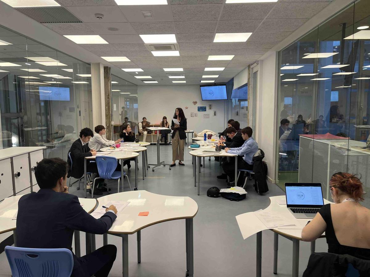 Los debates se hicieron en español e inglés, y destacaron el valor de la oratoria, el pensamiento crítico o la argumentación.