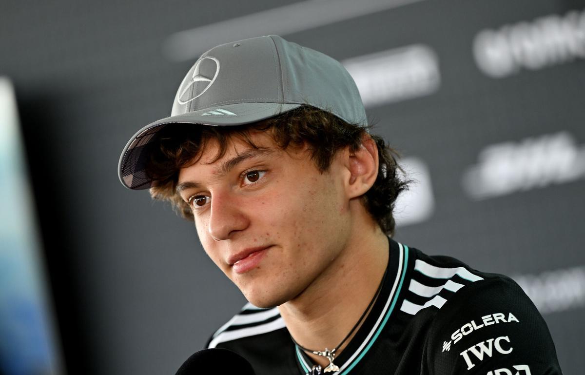 Silverstone (United Kingdom), 03/07/2025.- Mercedes driver Andrea Kimi Antonelli of Italy gives a press conference at the Formula One British Grand Prix, in Silverstone, Britain, 03 July 2025. The 2025 Formula 1 British Grand Prix is held at the Silverstone Circuit racetrack on 06 July. (Fórmula Uno, Italia, Reino Unido) EFE/EPA/PETER POWELL. gp gran bretaña 2025. circuito silverstone