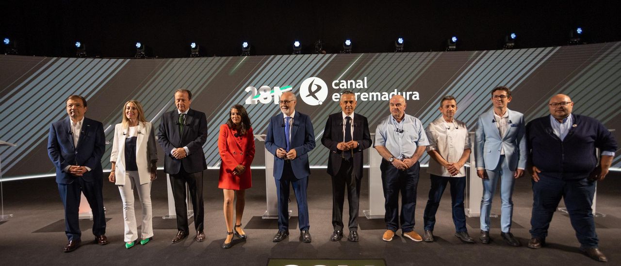 Los 10 candidatos que asistieron al debate.