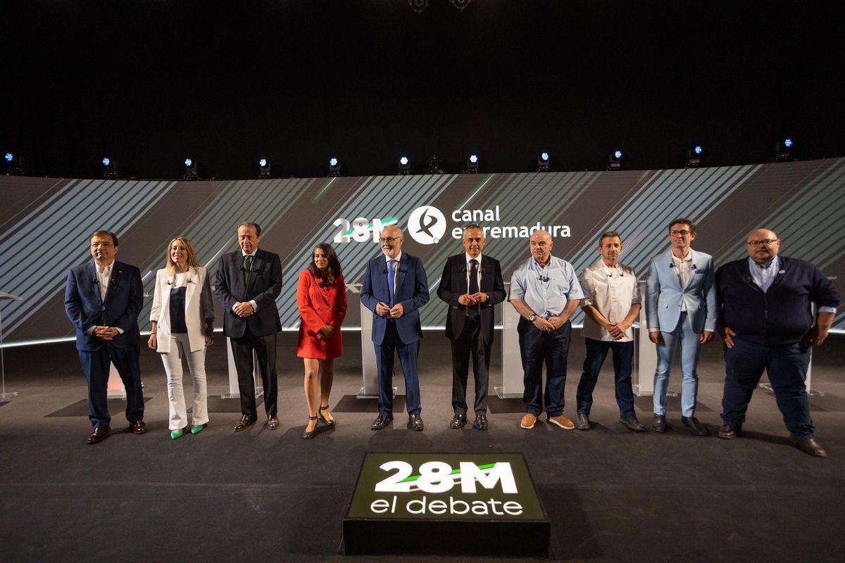 Los 10 candidatos que asistieron al debate.