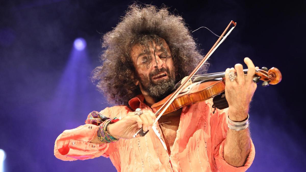 El violinista Ara Malikian en el Pabellón Príncipe Felipe en 2022 durante un concierto.