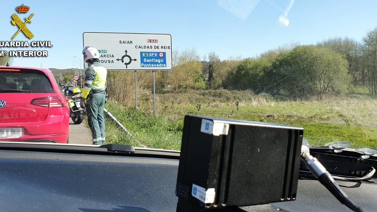 La Guardia Civil denuncia a un joven que circuló a más del doble de la velocidad permitida, a la altura de Caldas.