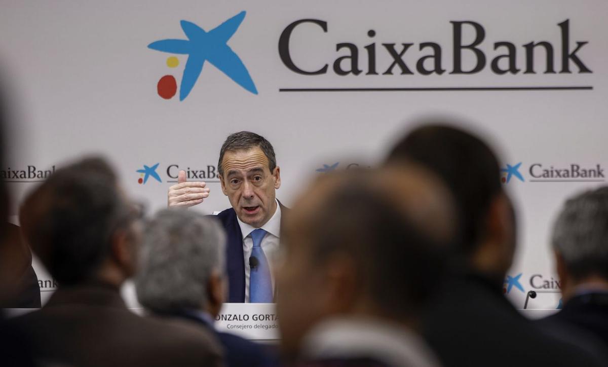 CaixaBank revisa a l’alça els objectius fins al 2027 després d’un benefici rècord