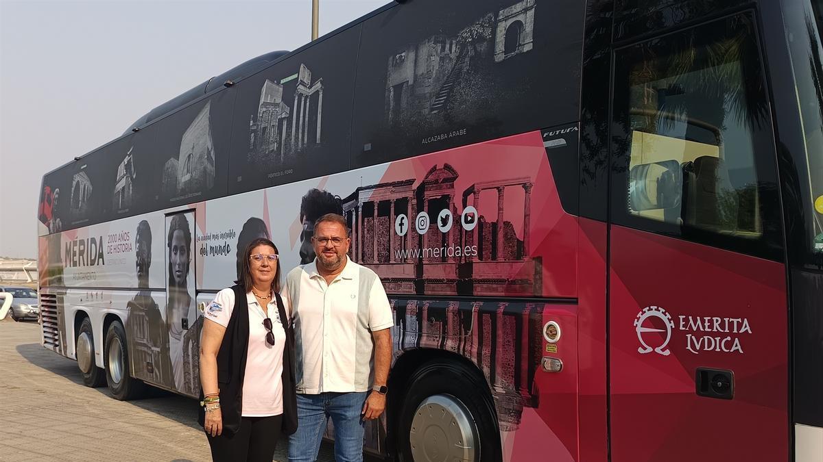 Campaña institucional del Ayuntamiento de Mérida al vinilar un autobús.
