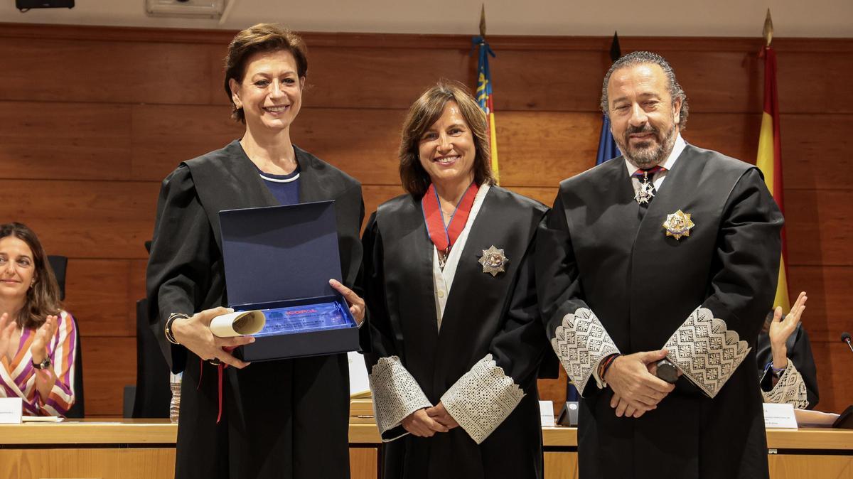 Acto de imposición de Togas y Juramento o Promesa de las colegiadas y colegiados incorporados en el último año al Ilustre Colegio Oficial de Procuradores de Alicante