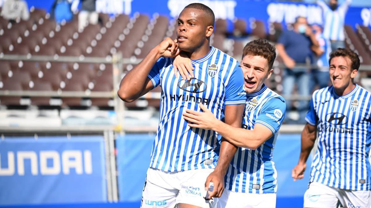 Tanque celebra el tanto del empate en el Estadi Balear.