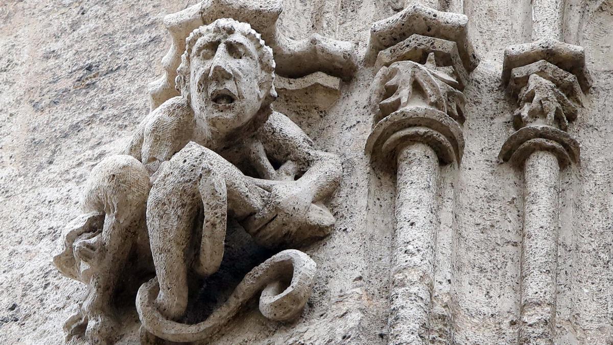 Gárgola de piedra caliza de la Llotja de València, monumento gótico valenciano que está decladado Patrimonio de la Humanidad por la Unesco.