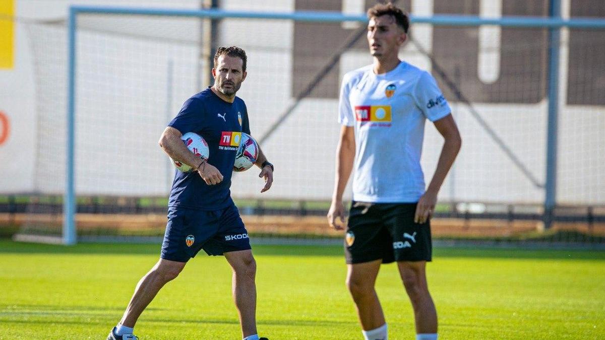 Rubén Baraja y Rubén Iranzo, en un entrenamiento con el Valencia.