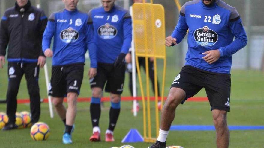 Celso Borges, durante el entrenamiento de ayer en Abegondo.