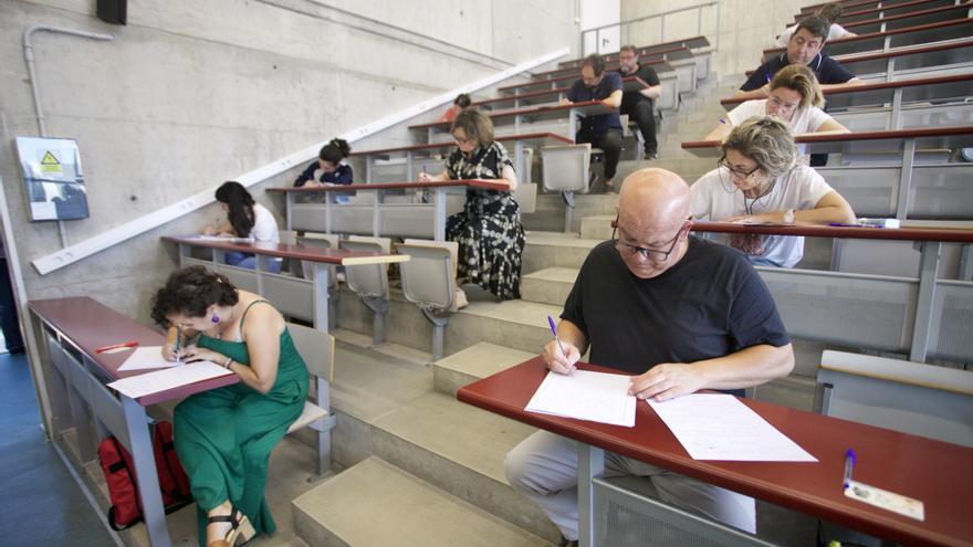 Uno de cada seis opositores aprobados tendrá plaza de profesor en Murcia