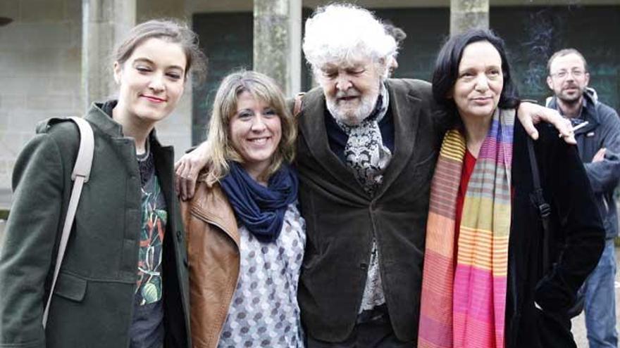 Eva Solla (EU), Carmen Santos (Podemos Galicia), Xosé Manuel Beiras (Anova) y Carolina Bescansa (Podemos) al comienzo de la asamblea. // Oscar Corral