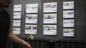 Escaparate de una inmobiliaria en Barcelona