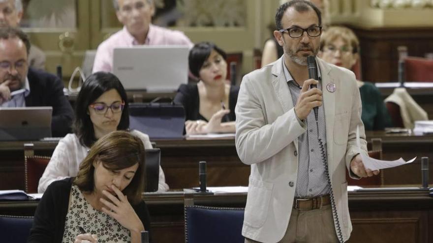 Biel Barceló ayer en el pleno del Parlament.